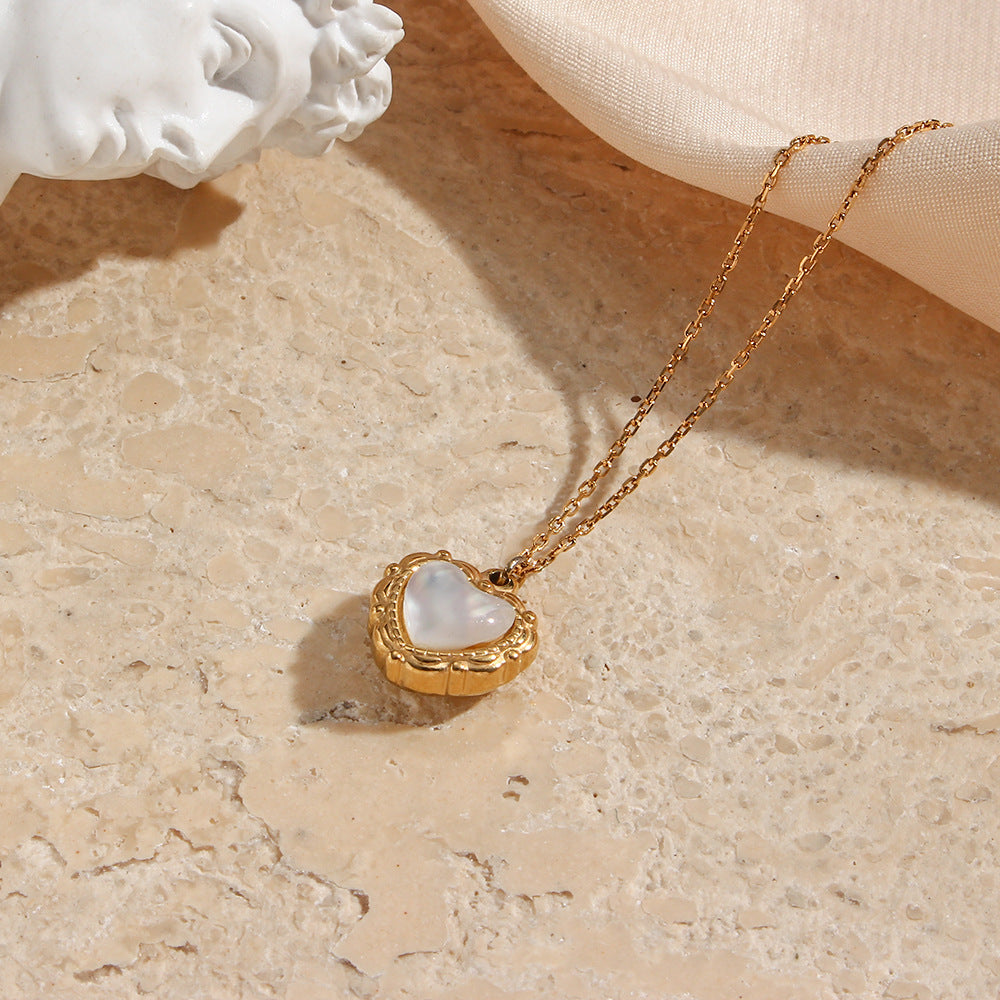 Golden Vintage Heart-Shaped Necklace And Pendant