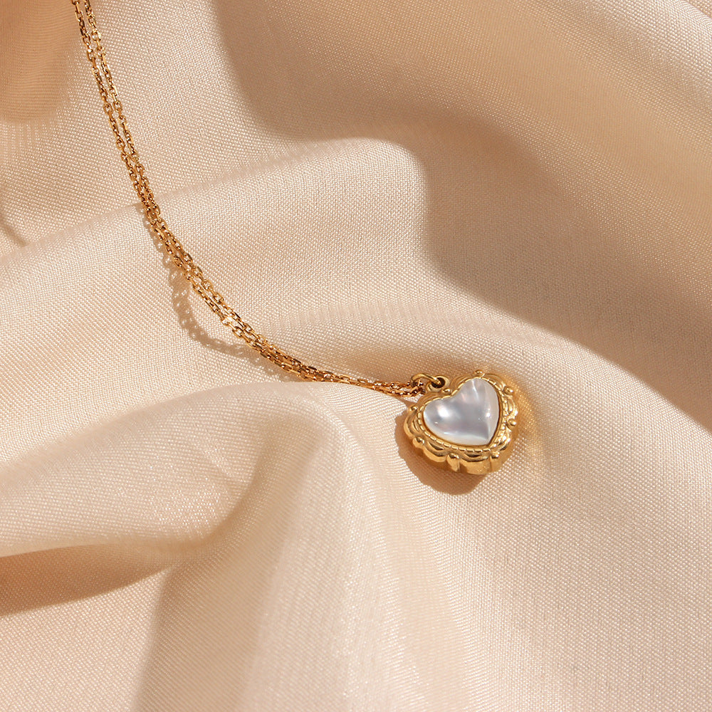 Golden Vintage Heart-Shaped Necklace And Pendant