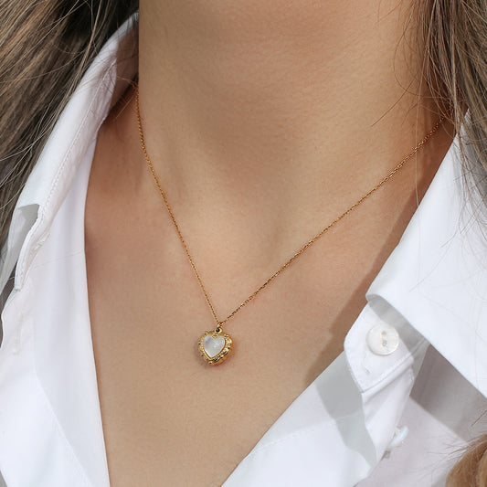 Golden Vintage Heart-Shaped Necklace And Pendant